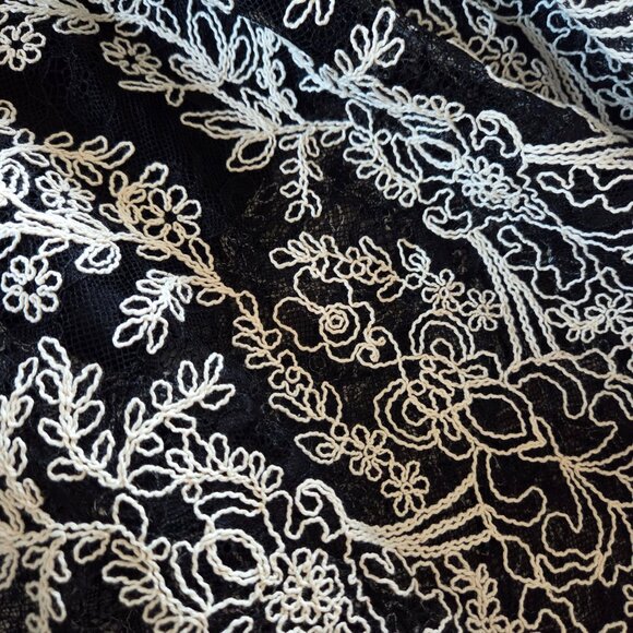 Express Dress Black cream lace floral embroidery XS NWT's - Picture 4 of 9